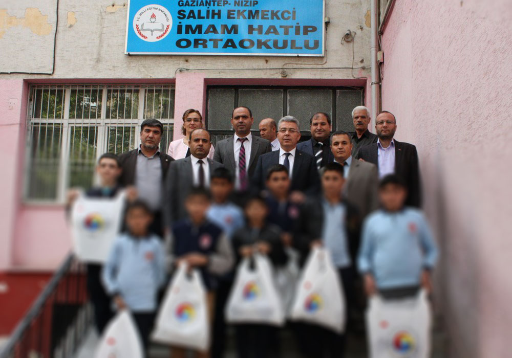 Nizip Ticaret Odasından Öğrencilere 2200 Çift Ayakkabı