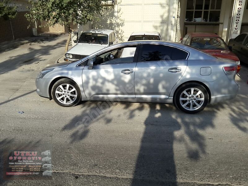 Satilik 2012 model avensis 1.6 elegant exsta lca paket orjinal