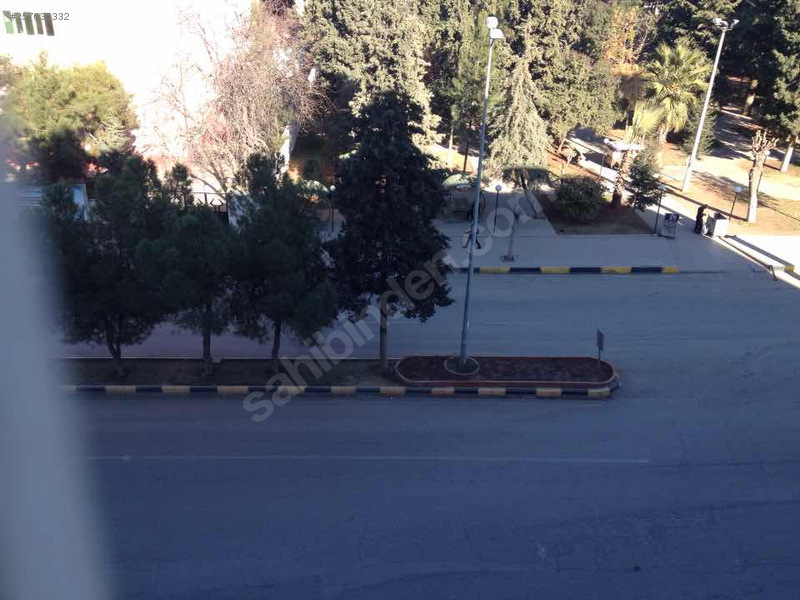 Yatirim gayrimenkulden okan parki karşisinda ana cadde üzeri 3+1
