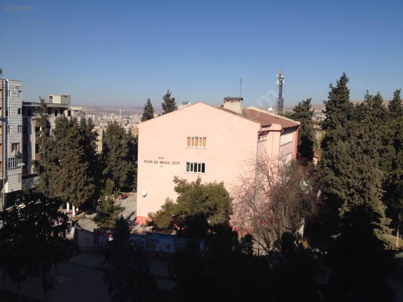 Yatirim gayrimenkulden okan parki karşisinda ana cadde üzeri 3+1