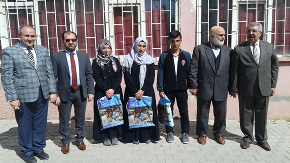 İlçe Milli Eğitim Müdürümüz Cengiz GÜNDEŞ, İl Birincisi olan Nizip Anadolu İmam Hatip