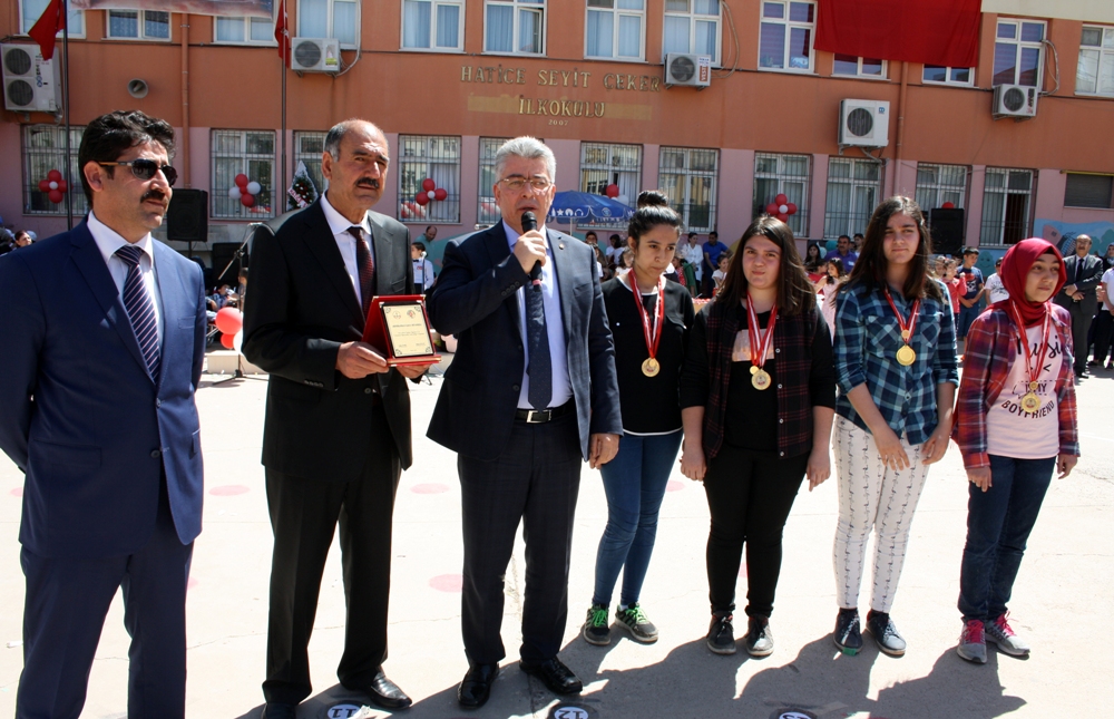 Ortaokullar Arası Bilgi Yarışması?nın Ödül Töreni Yapıldı Ortaokullar Arası Bilgi Yarışması?nın Ödül Töreni Yapıldı