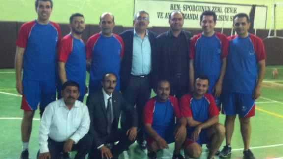 Ilçe mem voleybol takimi kurumlar arasi voleybol ilçe şampiyonu oldu