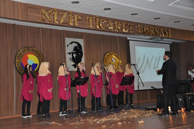 öğrenciler necip fazil şiirlerini ezberden okudu