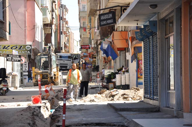 Cumhuriyet mahallesi nde alt yapi çalişmalari