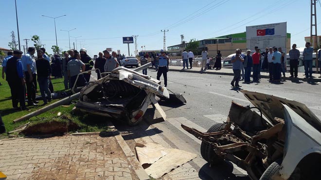 Yolcu otobüsü 2 otomobile çarpti: 1 ölü, 1 yarali