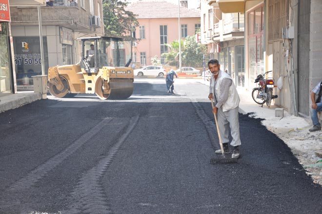 Cumhuriyet mahallesi nde asfalt çalişmasi
