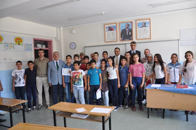 Kaymakam Sarıfakıoğulları Karne Dağıttı