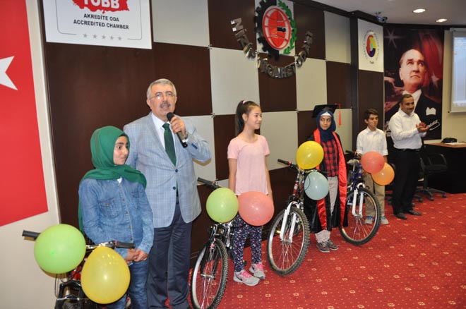 İmam Hatip Ortaokulu nda Karne ve Mezuniyet Sevinci