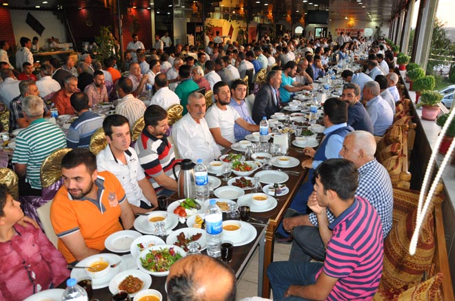 Nizip ticaret borsasindan iftar yemeği