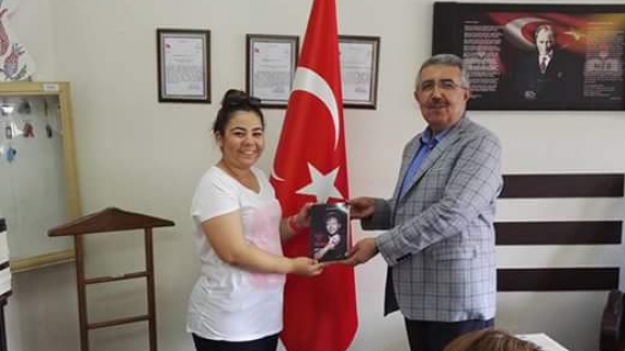 İl Milli Eğitim Müdürü Cengiz METE´nin Aday Öğretmenlere Gönderdiği Kitaplar Takdim E
