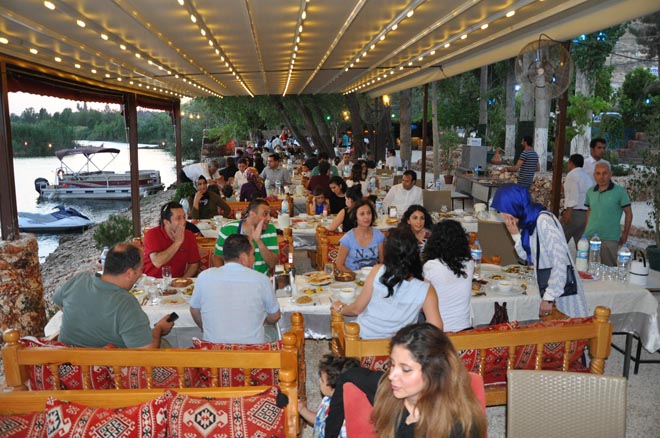 Nizip Devlet Hastanesi nden İftar Yemeği