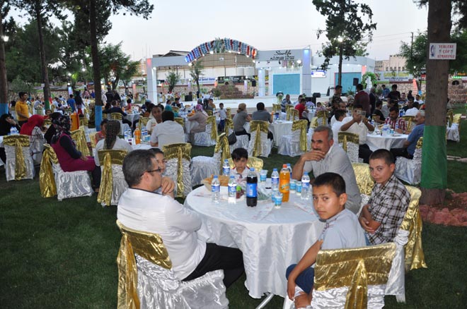 Sağlik çalişanlari iftarda buluştu