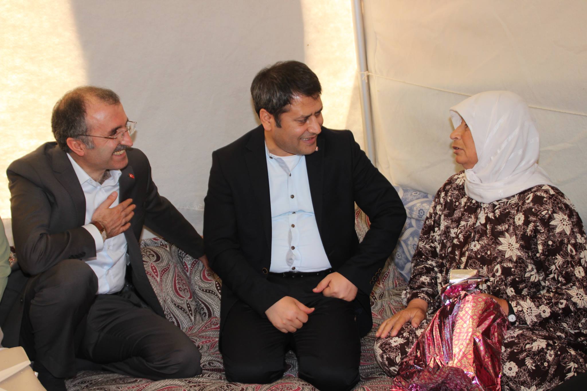 Bakan Yardımcıları Konteyner Kent i Ziyaret Etti