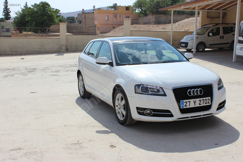 AUDI A3 1.4TFSİ SPORTBACK AMBİTİON F1 S TRONİC CAM TAVAN en dolu