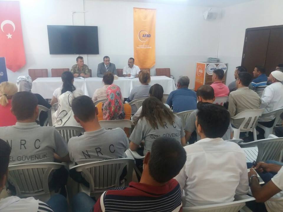 Geçici Barınma Merkezlerinden Nizip-1 Konteynerkentte görevli personellerle toplantı 