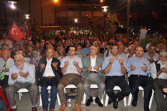 Demokrasi nöbeti coşkuyla sürdürüldü