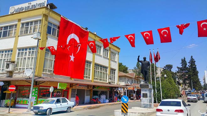 Nizip te her yer Kırmızı Beyaz