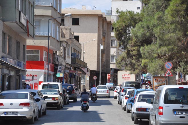 Ptt caddesi ndeki park sorunu çileden çikariyor