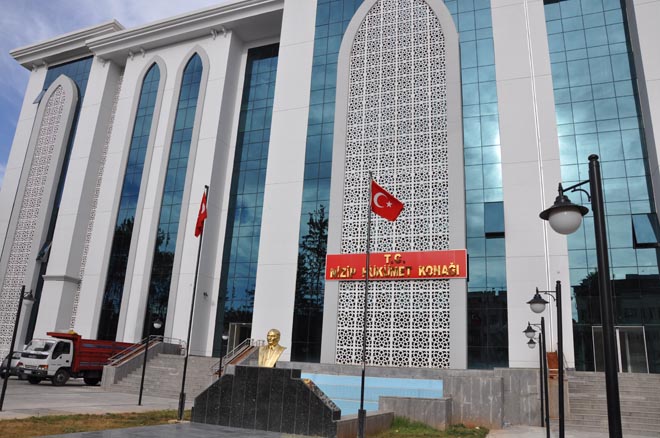Hükümet konaği teslim edildi