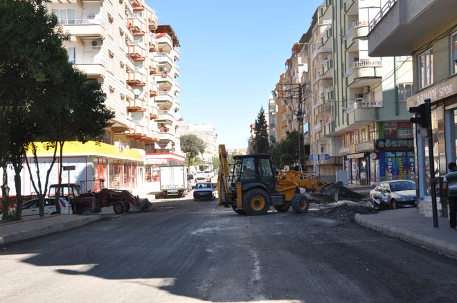 Lise caddesinde asfalt çalişmasi