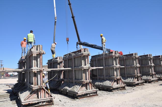 Her gün 75 beton blok suriye sinirina gönderiliyor