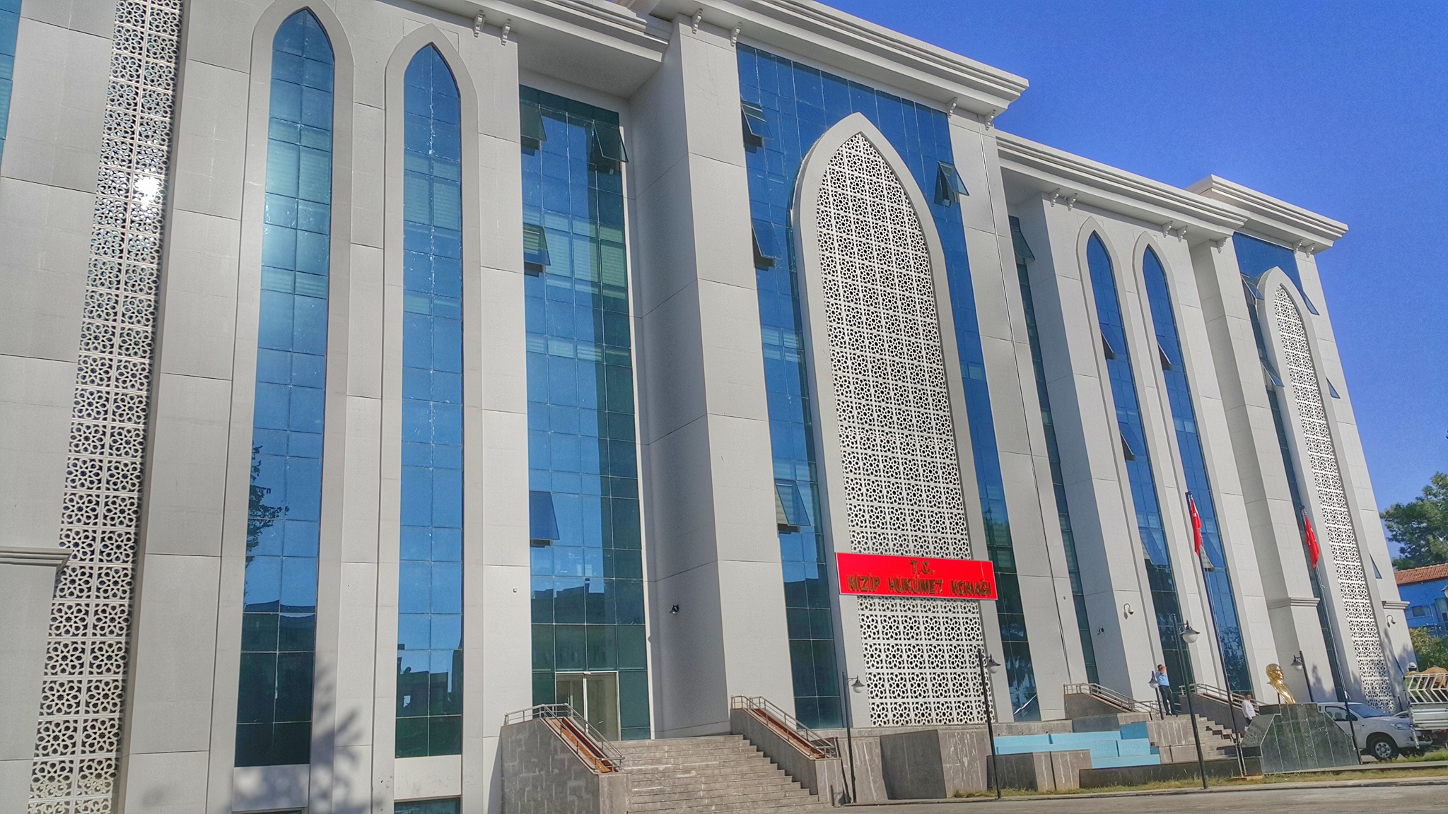 Nizip Hükümet Konağı 26 Eylül 2016 tarihi itibariyle hizmet vermeye başlamıştır. Nizip Hükümet Konağı 26 Eylül 2016 tarihi itibariyle hizmet vermeye başlamıştır.
