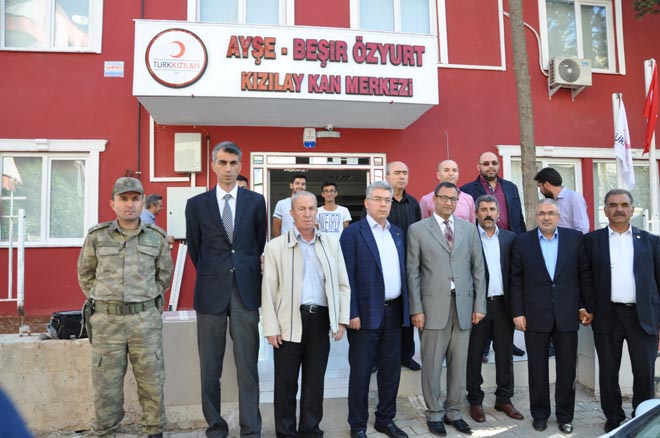 Protokol ve stk üyelerinden kan merkezi ne ziyaret
