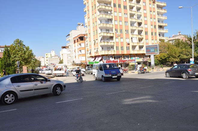 Nizip ilçe merkezindeki trafik işiklari yenileniyor