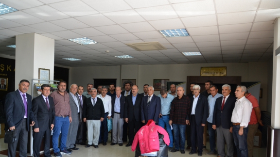 Nizip ticaret borsasi tarafindan ilçemizde öğrenim gören öğrencilere giysi yardimi