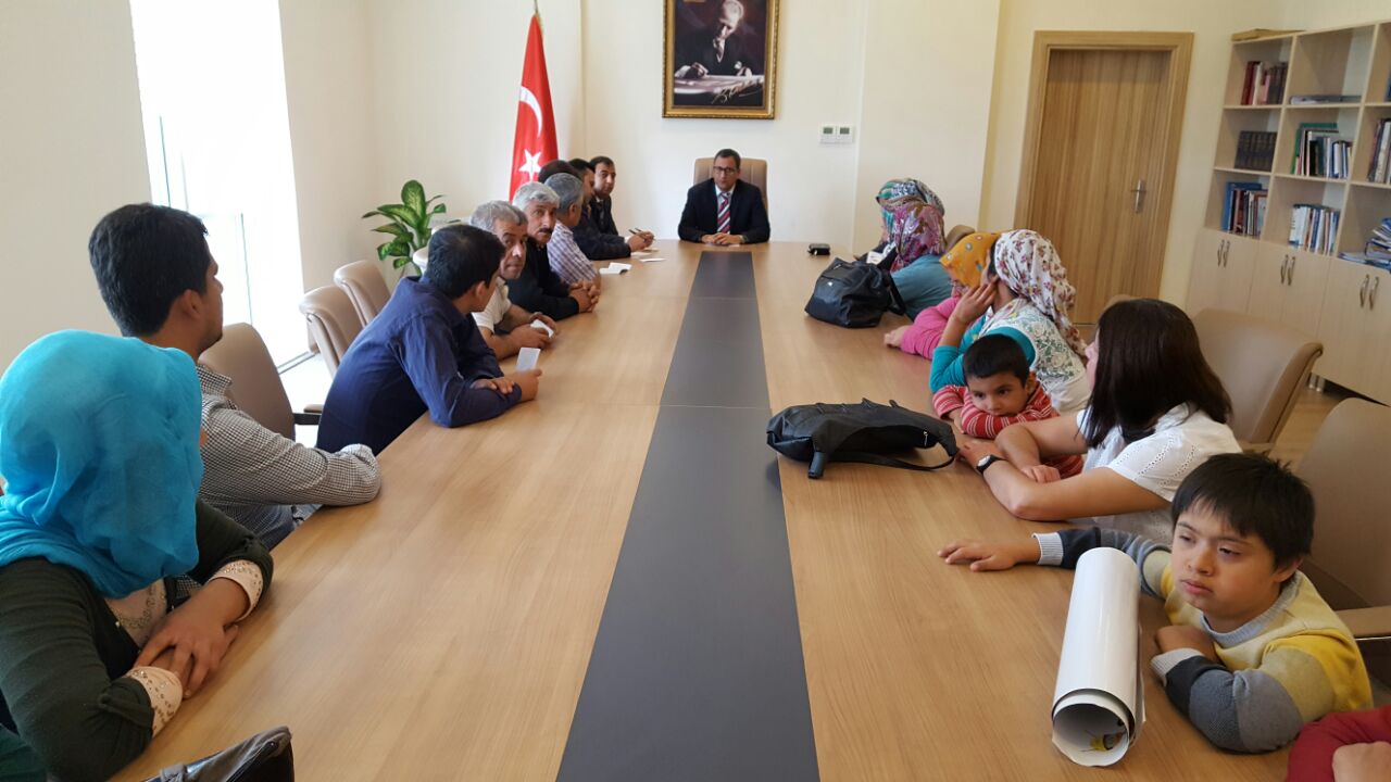 Nizip Kaymakamlığı toplantı salonunda saat 10.00 - 11.00 arasında Halk Günü toplantı Nizip Kaymakamlığı toplantı salonunda saat 10.00 - 11.00 arasında Halk Günü toplantı
