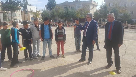 İlçe Milli Eğitim Müdürümüz Cengiz GÜNDEŞ´ten Hatice Kamil Pekmez ilk/Orta okuluna Zi