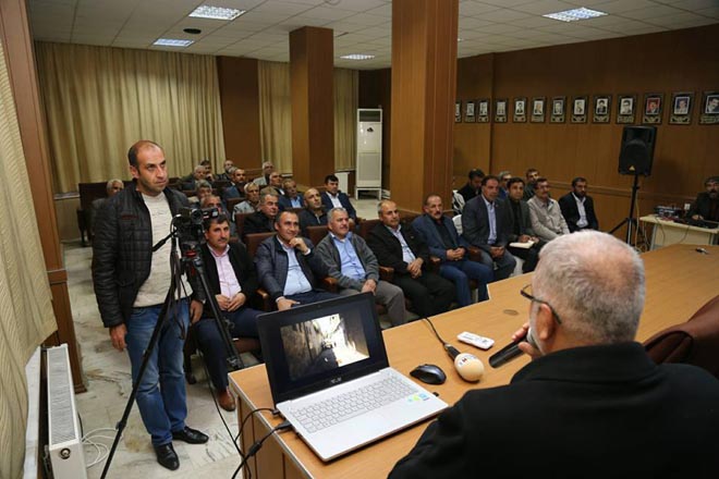 Belediye başkani haci fevzi akdoğan, muhtarlarin sorunlarini dinledi