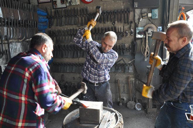 40 yildir çekiç saliyor