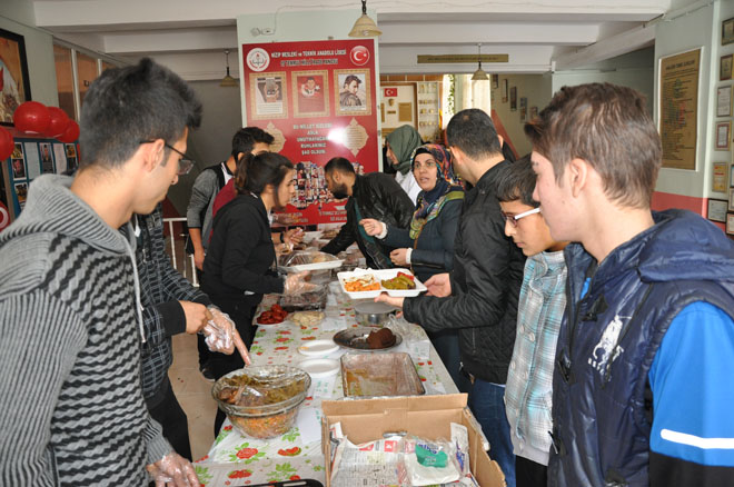 Ihtiyaç sahibi öğrenciler için kermes