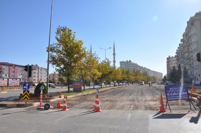 Asfalt ekipleri çalişmalari sürüyor