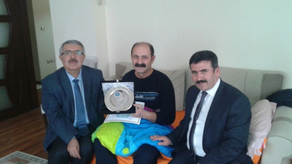İlçe Milli Eğitim Müdürü Cengiz GÜNDEŞ Emekli Öğretmenimiz Hüseyin ATMACA´yı Ziyaret 