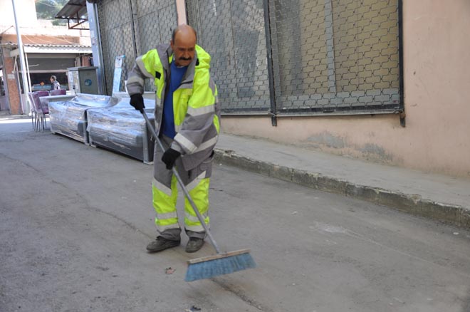 Tl  ye bir destekte temizlik işçisinden