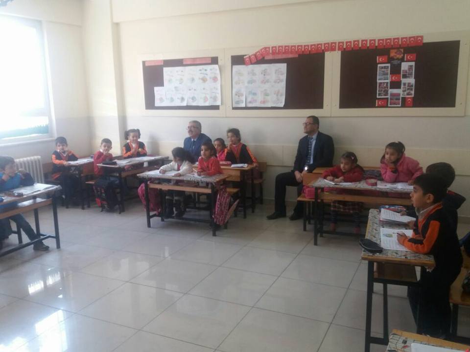 Kaymakam Nizip Belediyesi İlkokulunu ziyaret etti.