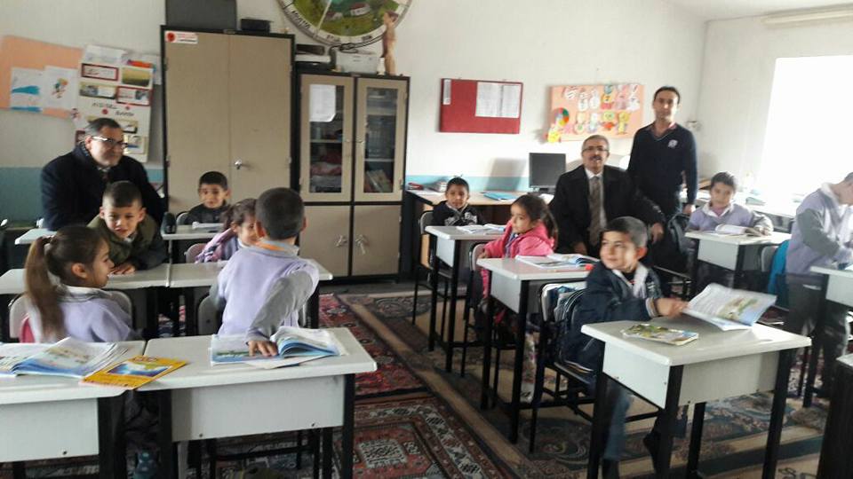 Kaymakam okul ziyaretlerinde bulundu.. Kaymakam okul ziyaretlerinde bulundu..