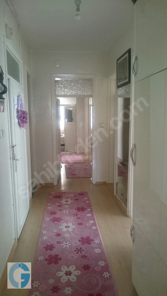 Öz ÇİLOĞLU GAYRİMENKUL'DEN Emniyet Trafik Civarı Ara Kat Daire..