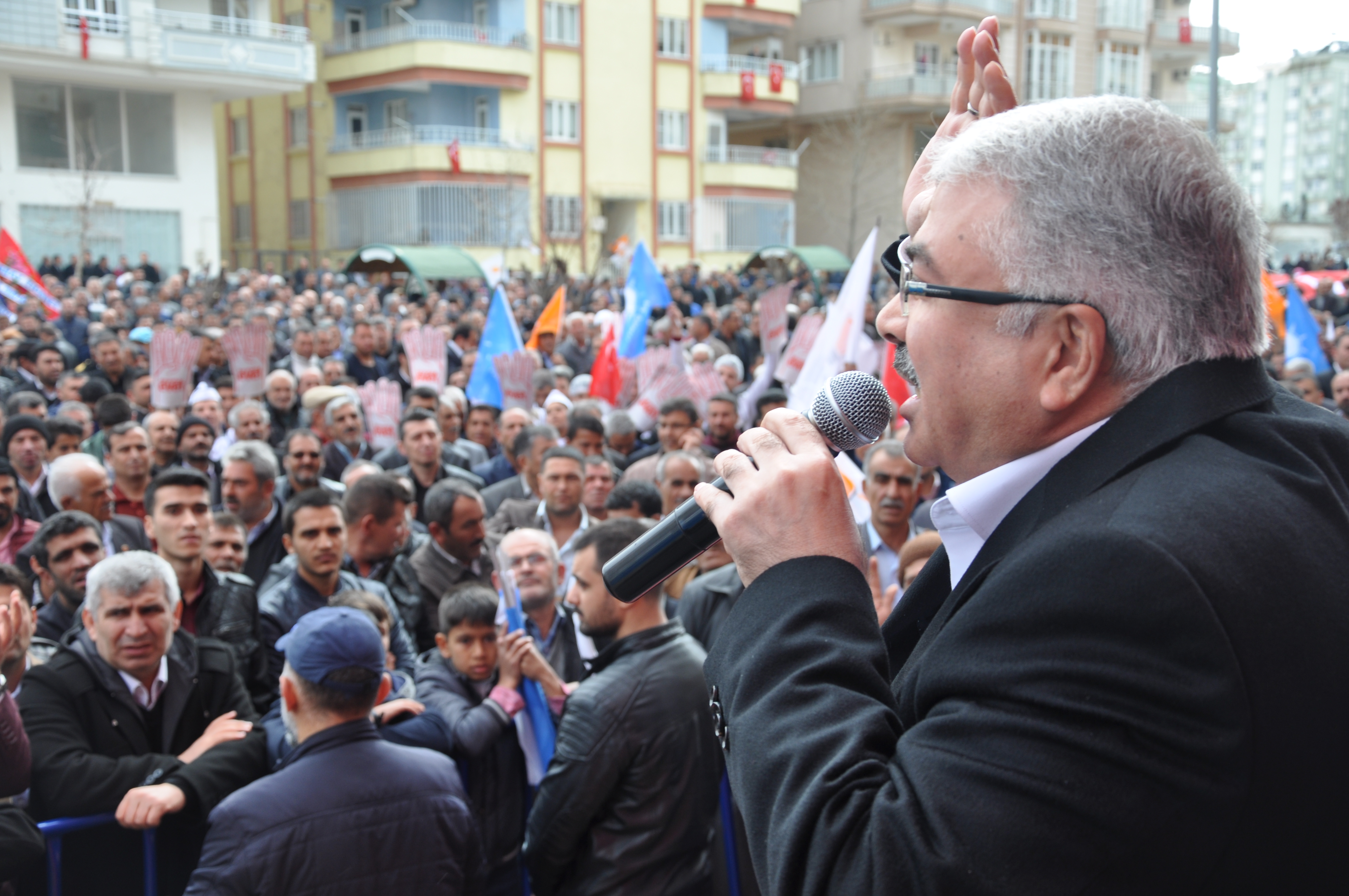 Ak parti seçim bürosu açildi