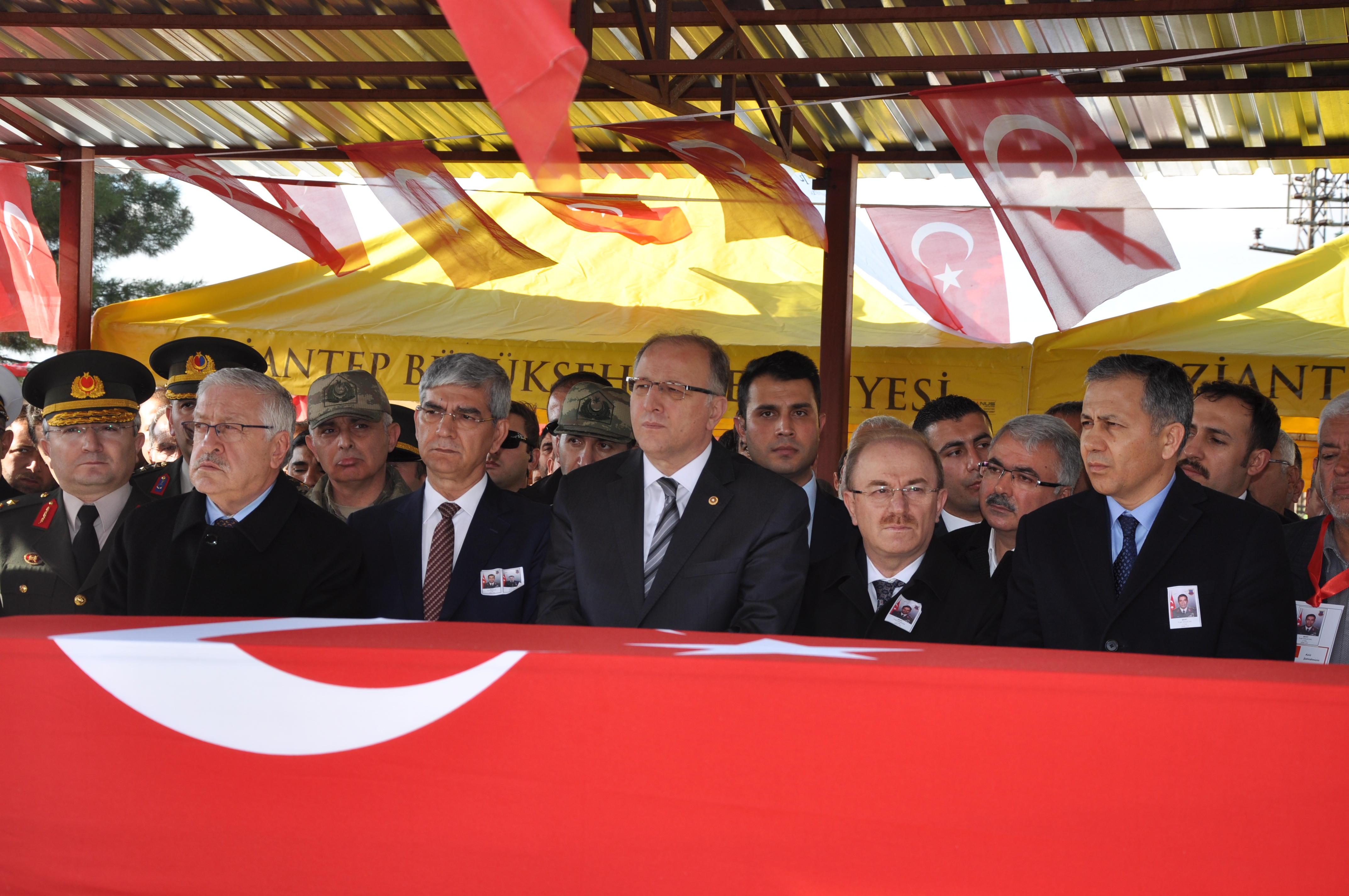 şehit yüzbaşi toprağa verildi