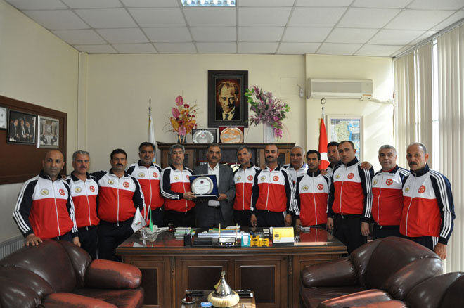 Muhtar spordan odalara ziyaret