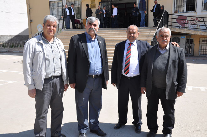 Mhp ilçe başkani yilmaz  okullari gezdi