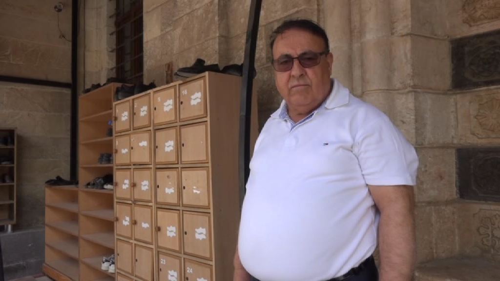 Camide ayakkabi hirsizliği iddiasi