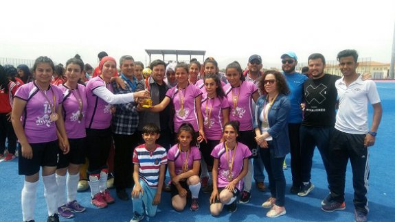 Konya´da yapılan Türkiye Okul Sporları Hokey maçında Nizip Mesleki ve Teknik Anadolu 