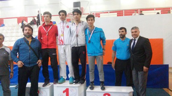 Kahramanmaraş´ta düzenlenen Gençler Okullar arası Karate Şampiyonası´nda Osman Sayın 