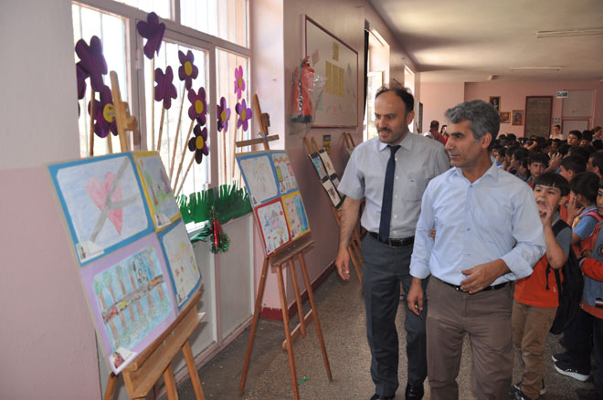 öğrencilerden resim sergisi