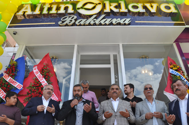 Altin oklava baklava nizip te açildi